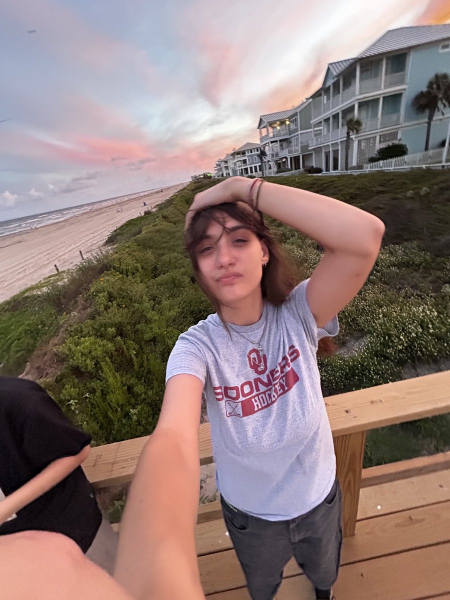 goblinkingrobin's tweet photo. i love u texas beach https://t.co/UkoUADC4qD