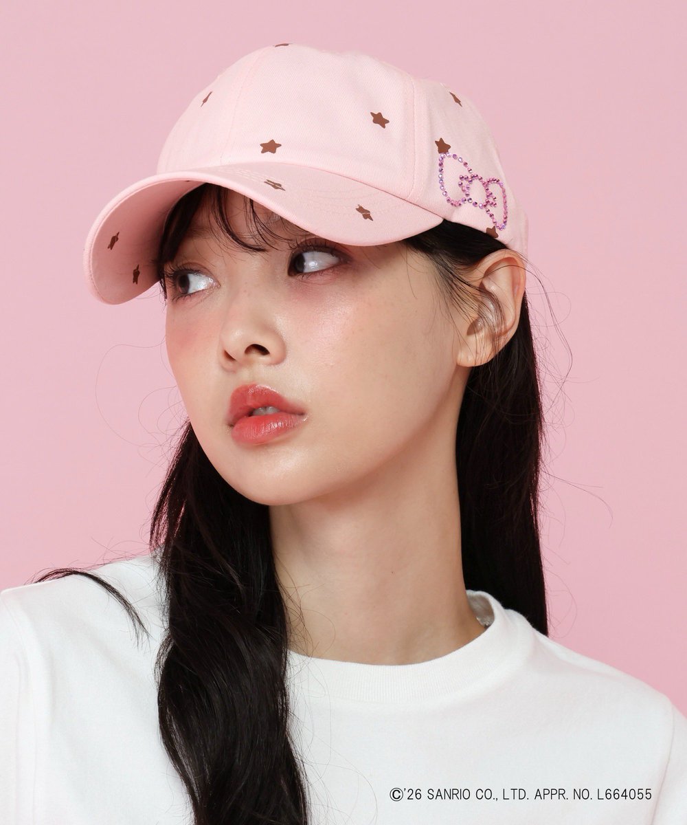 aland_jp's tweet photo. ／
いよいよ本日10時発売開始💖
＼
HELLO KITTY × ALAND🎀

STORE &amp; WEB SITE 📢

https://t.co/N8l4SCYDkU

#aland #エーランド #hellokitty #ハローキティ https://t.co/b8MTtPSs7F