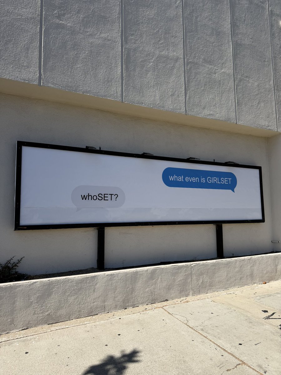 kendallxset's tweet photo. #GIRLSET SIGNS WERE UPDATED WITH THE REPLY LA!!!!! https://t.co/eIZR9fDly4