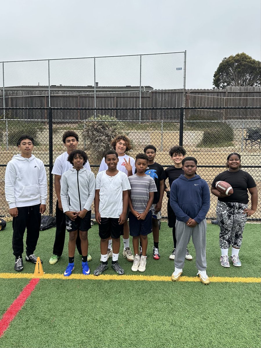 Stingrizay's tweet photo. Another good week of work!
These kids are waking up getting work at 10am during their Summer when they don’t have to…they choose to👏👏👏
Great job everybody!!
Only 2 more weeks of workouts & 🏈 season is here!!
#speed #plyometrics #athleticdevelopment https://t.co/Z910N8i0nJ
