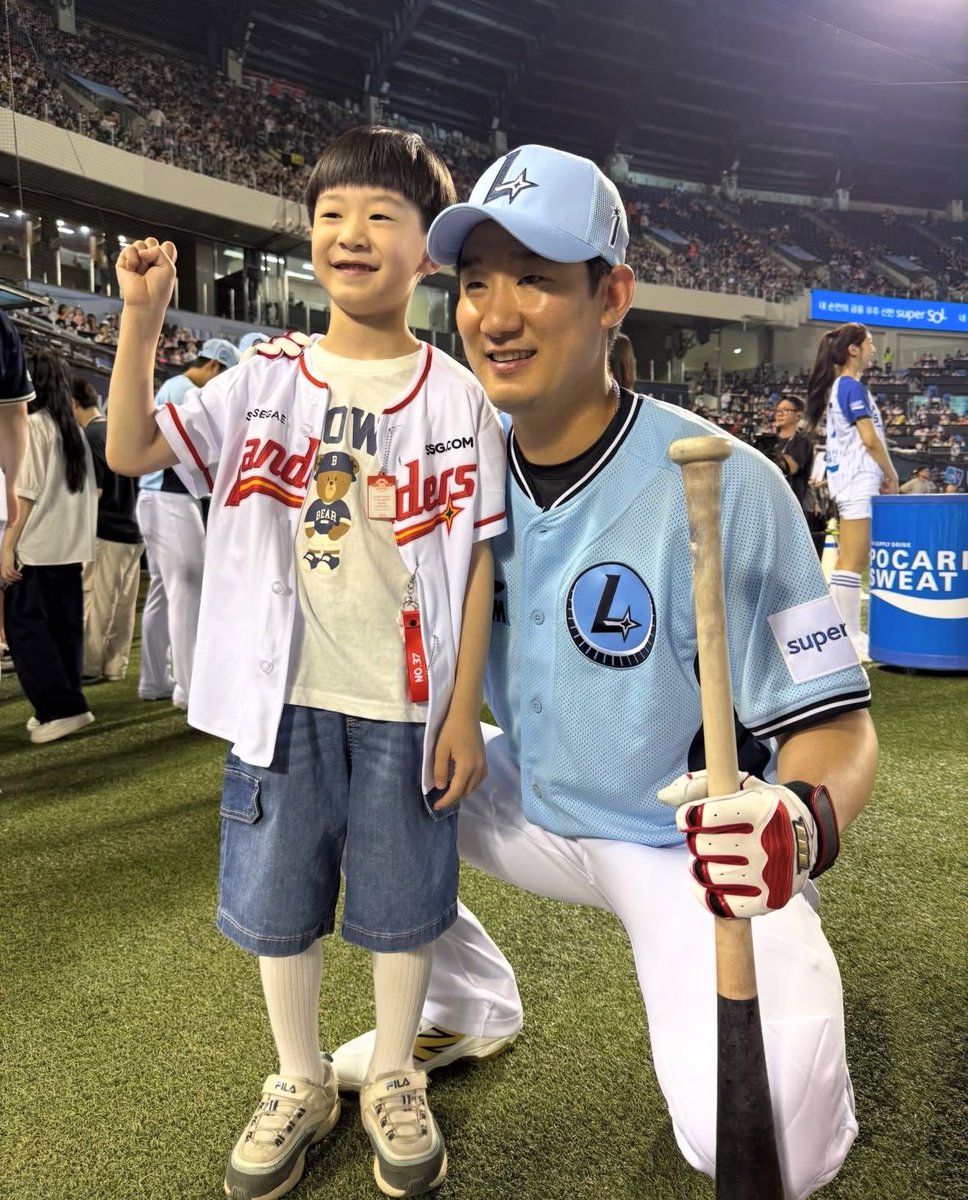 mohani__2's tweet photo. 닮은걸 넘어서 그냥 오태곤2잖아 https://t.co/gh8nq8xVqS