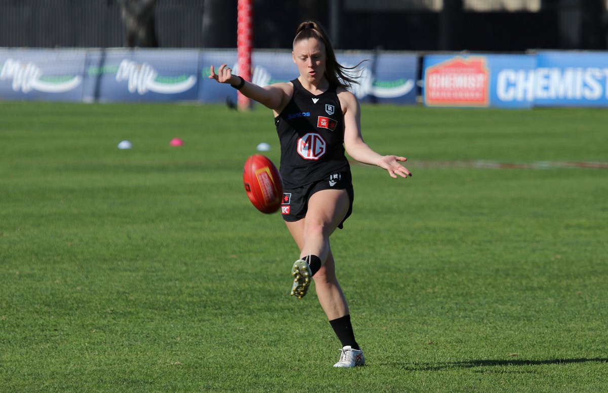 MoschosPeter's tweet photo. @pafc_w Took a few pics from this weeks training session. https://t.co/QA3Ny7SsOO