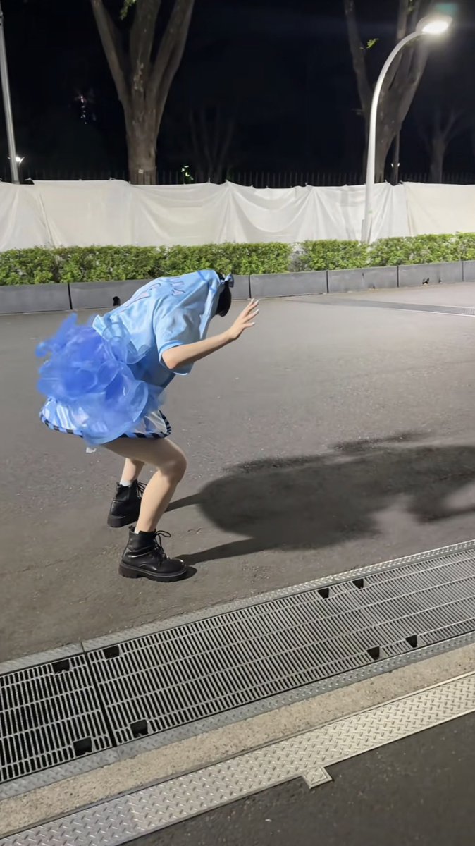 Pe__fz's tweet photo. こういうことをね　惜しげもなくやってくるから私の推しなんですよ
この人日本のトップクラスのアイドルですよ？笑
#真中まな https://t.co/G8jismdl9Q