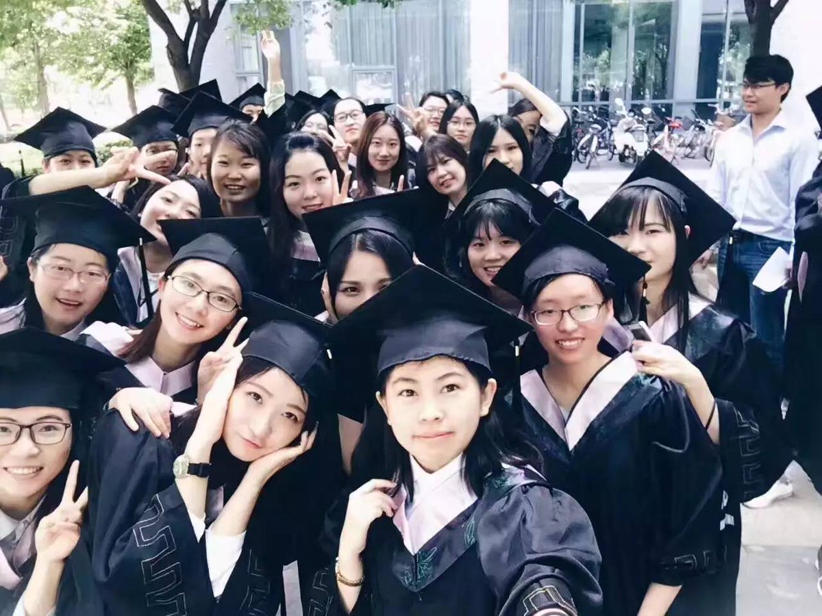 JaneBartonxtqv's tweet photo. Graduation done! Walked across the stage, got my diploma, and hugged my people—cheers to the next chapter https://t.co/Xe6InbkZlB