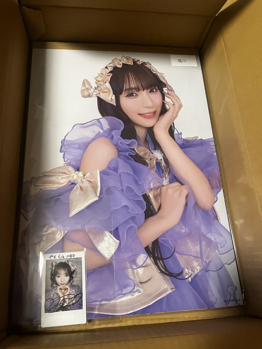 ラボセ前に届いた😆 チェキは持っていきます💜 #塩川莉世