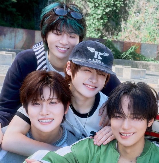 lluinone's tweet photo. Most adorable smiles in the world https://t.co/BVsNX9s2hk
