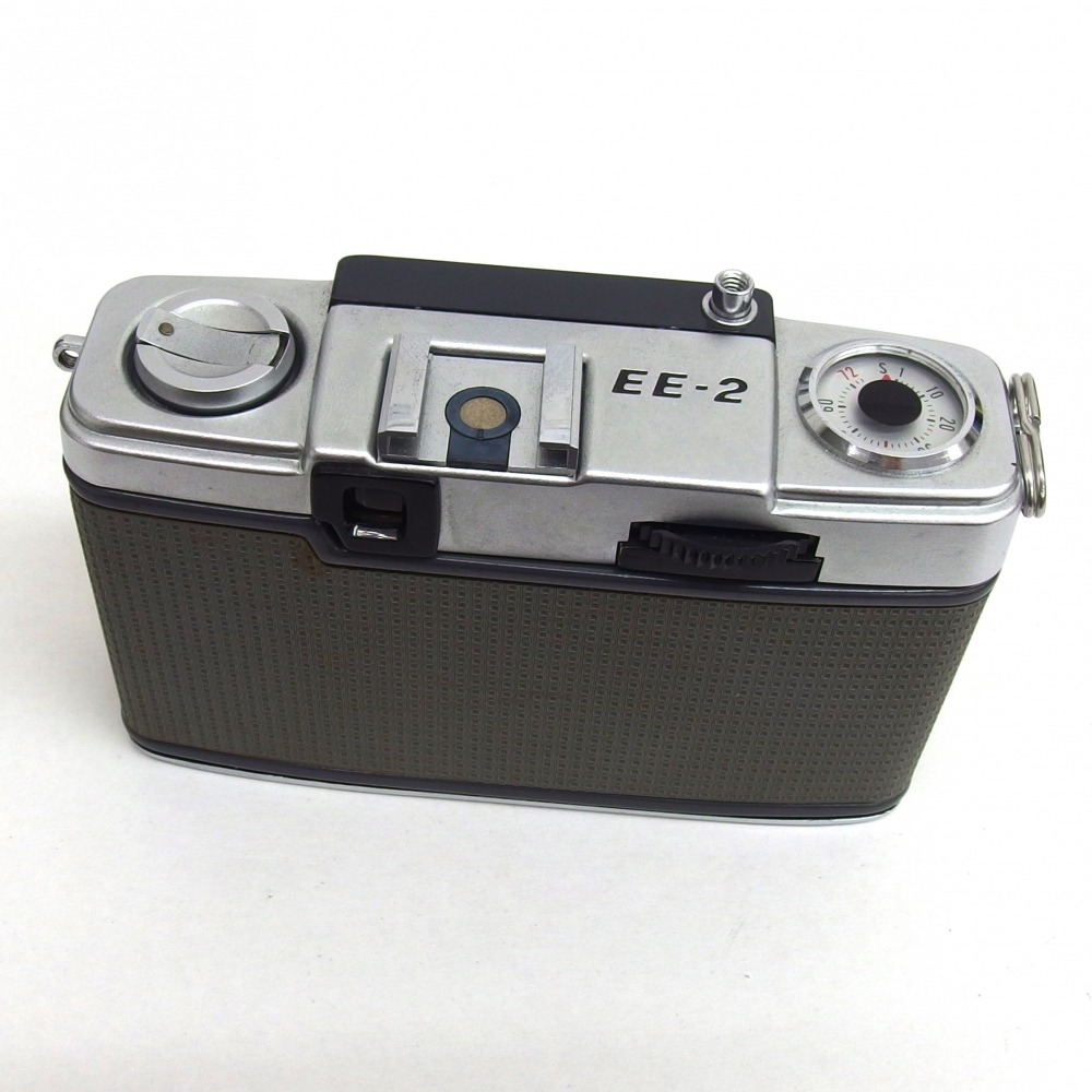 champcamera's tweet photo. 中古 OLYMPUS PEN-EE2(整備済)¥22,000 by #みすずが丘 店
28mmF3.5単焦点レンズ搭載 #ハーフカメラ。
フィルムをセットし、ISO感度を設定、あとは巻いてシャッターを切るだけで写真を撮ることができる簡単操作のカメラです。
整備済なので安心してお使い頂けます。
#中古カメラ #PENEE2 #あざみ野 #江田 #市が尾 #田園都市線
https://t.co/QYcTyikDoK