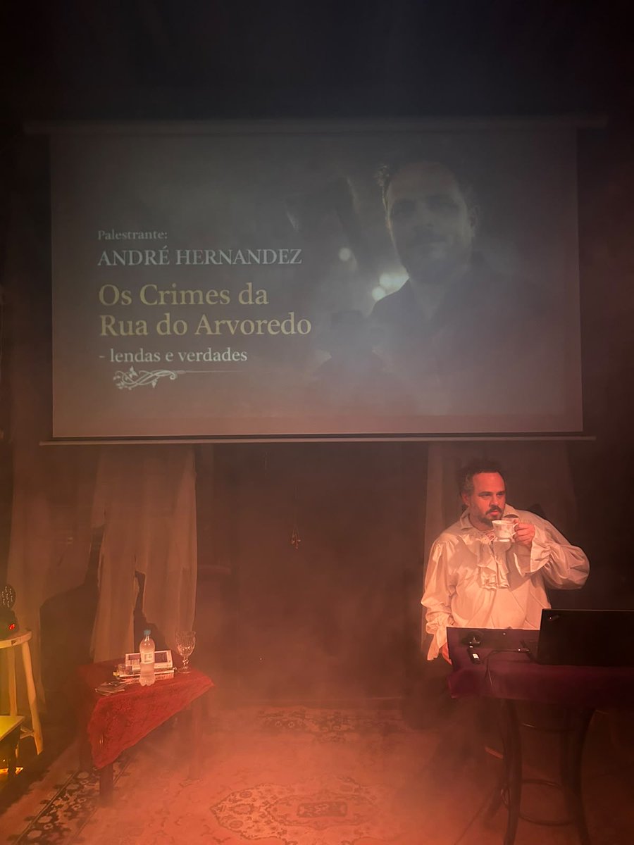 hernandezaneto's tweet photo. Palestra sobre os crimes da Rua do Arvoredo no Café Mal Assombrado que fica na Rua do Arvoredo. Eu amo o que eu faço 💜🧛‍♂️ https://t.co/HX1uYSrqZb