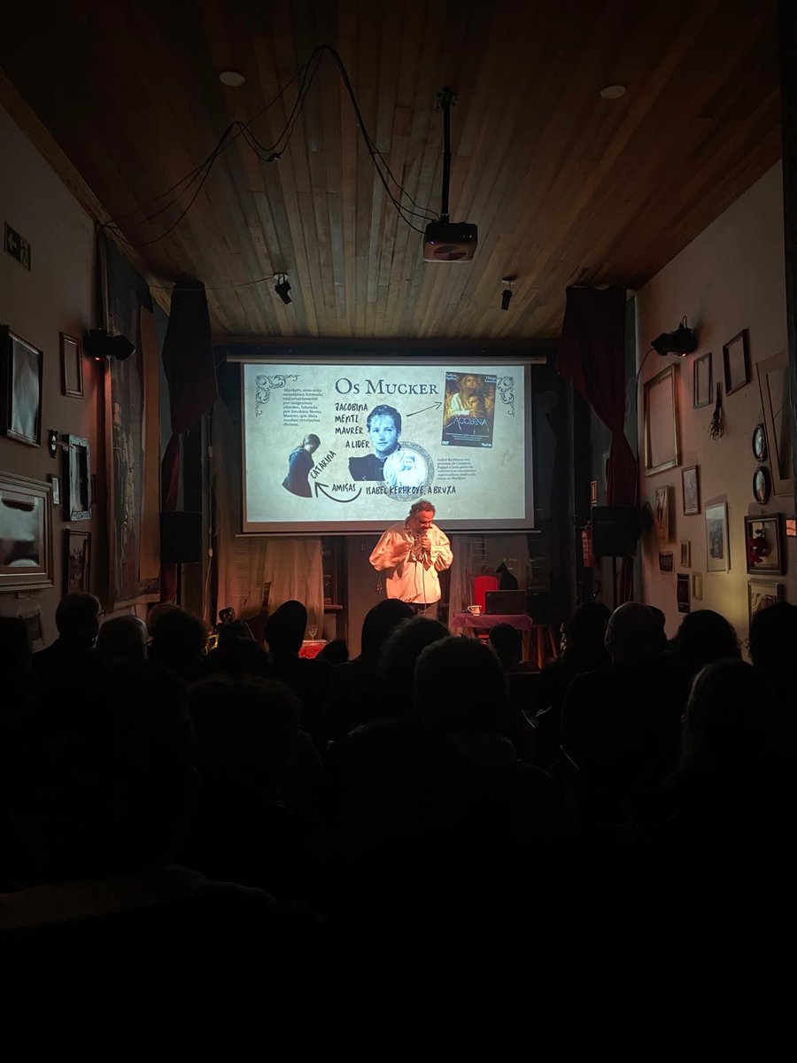hernandezaneto's tweet photo. Palestra sobre os crimes da Rua do Arvoredo no Café Mal Assombrado que fica na Rua do Arvoredo. Eu amo o que eu faço 💜🧛‍♂️ https://t.co/HX1uYSrqZb