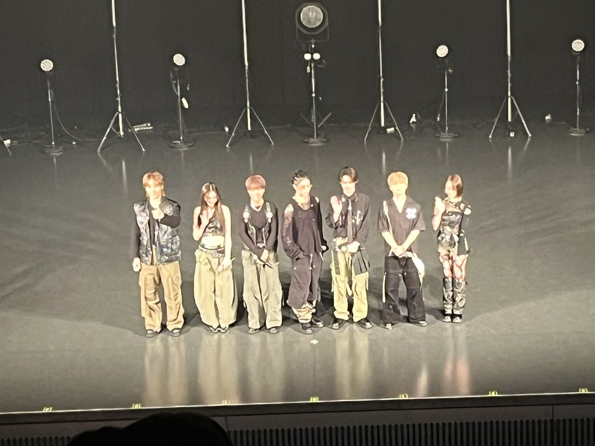 ootasi1130's tweet photo. ギリギリ間に合い着席したの5分前。死ぬと思った。
そして、友達がGENIC好きって言う新事実発覚したした。 https://t.co/1Q3ZJRgFv3