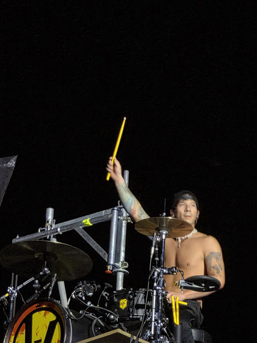 nachogaag's tweet photo. Tranks for another incredible night at @madcoolfestival @twentyonepilots love you so much https://t.co/DjOUAxi4NE
