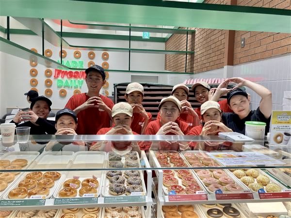 krispykremeJP's tweet photo. ✨7/9グランドオープン✨
『イオンモール浦和美園店』

オープンからたくさんの方にご来店いただいています❣️

1日50セット限定の、オープン記念ボックスぜひチェックしてみてください😍

イートインスペースもあるので
お買い物途中の休憩にも☕️🍩

【営業時間】10:00〜21:00 https://t.co/VSLPyUGFXk