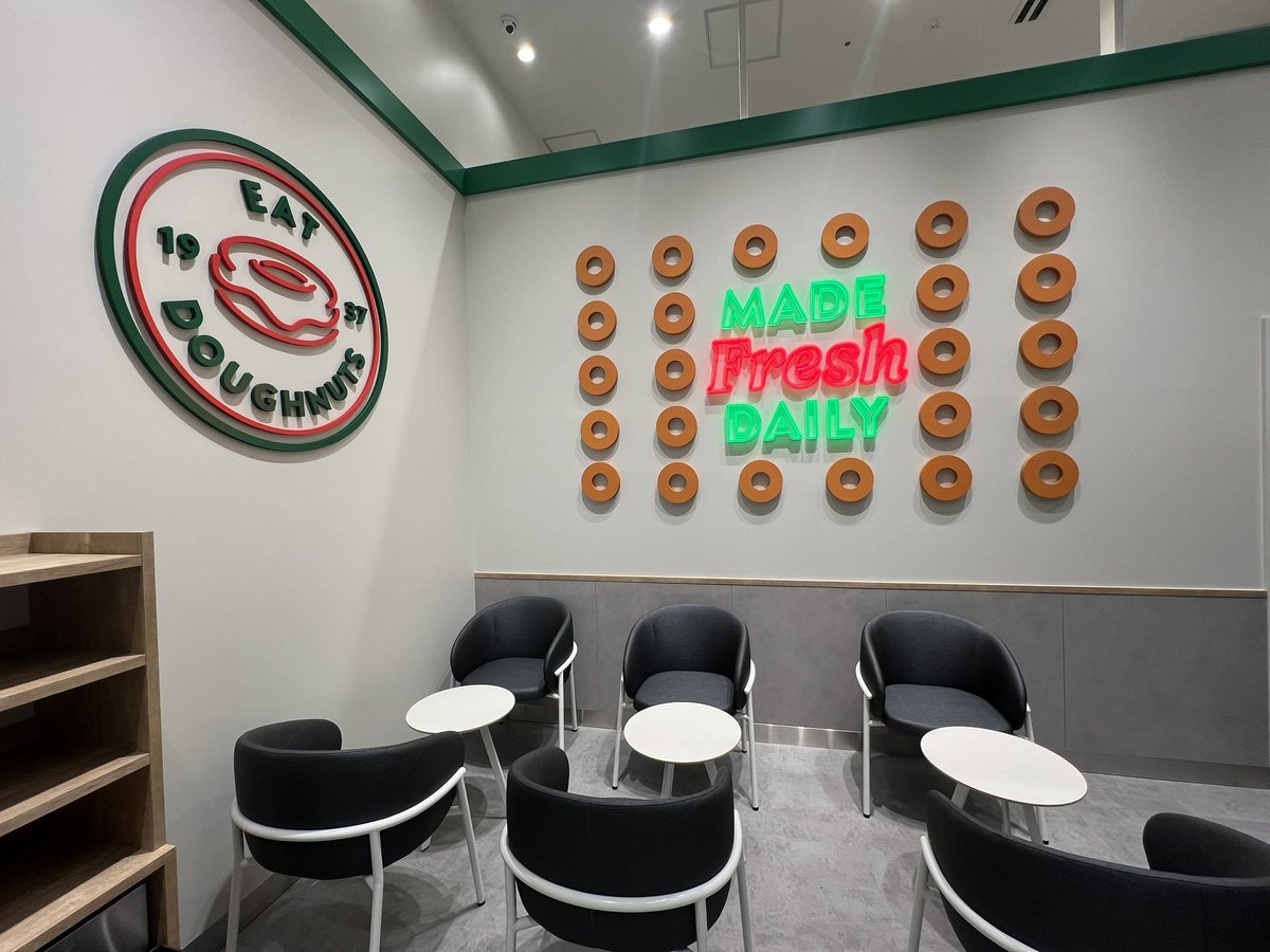 krispykremeJP's tweet photo. ✨7/9グランドオープン✨
『イオンモール浦和美園店』

オープンからたくさんの方にご来店いただいています❣️

1日50セット限定の、オープン記念ボックスぜひチェックしてみてください😍

イートインスペースもあるので
お買い物途中の休憩にも☕️🍩

【営業時間】10:00〜21:00 https://t.co/VSLPyUGFXk