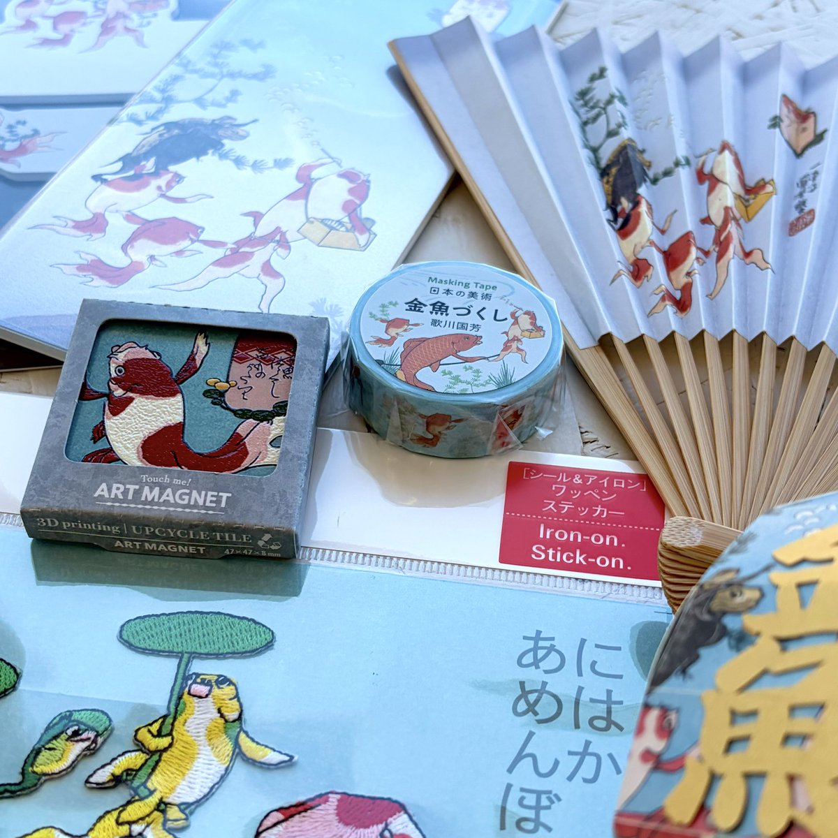 art_rectangle's tweet photo. 🏮7/18(土)〜【浮世絵スーパークリエイター 歌川国芳展】🐳
当店では関連グッズを展開中！

猫や妖怪モチーフの文具や雑貨。
夏におすすめの扇子や団扇。
箔が輝くトレー、図柄を楽しめるふろしき。
ペーパークラフトの提灯、木製マグネットなどなど。
関連書籍も展開中。

ぜひ店頭でご覧ください🐈 https://t.co/4lgnW2E5nG