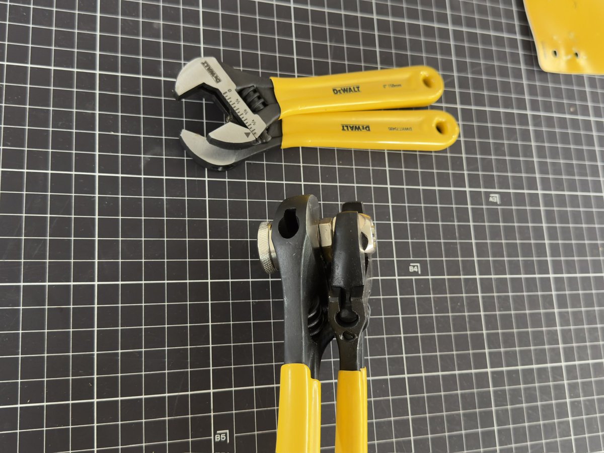 Kai_ZO6LS7's tweet photo. #DEWALT
気になる工具シリーズ👏
今回は、プライムデーで😅
倍力3PC.SET
スプリング式でロッキング機構も
兼ね備えた優れ物🧐
アジャスタブルレンチ2PC.SET×2
継手とか同じサイズ2本あると👍
便利なインパクトドライバー用
ユニバーサルジョイント・BIT SET https://t.co/cME1mbOkmQ