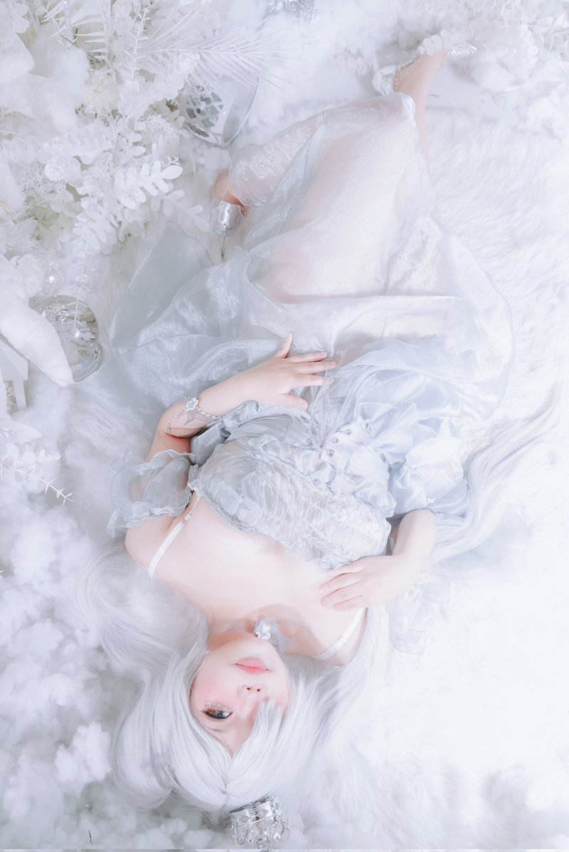 chaenia176's tweet photo. "왕자님. 12시가 지나기 전에 돌아와 줄래? 날 더 기다리게 하지 말고."

#NIKKE #신데렐라 #cosplay #Cinderella https://t.co/b7eWQcLMKl