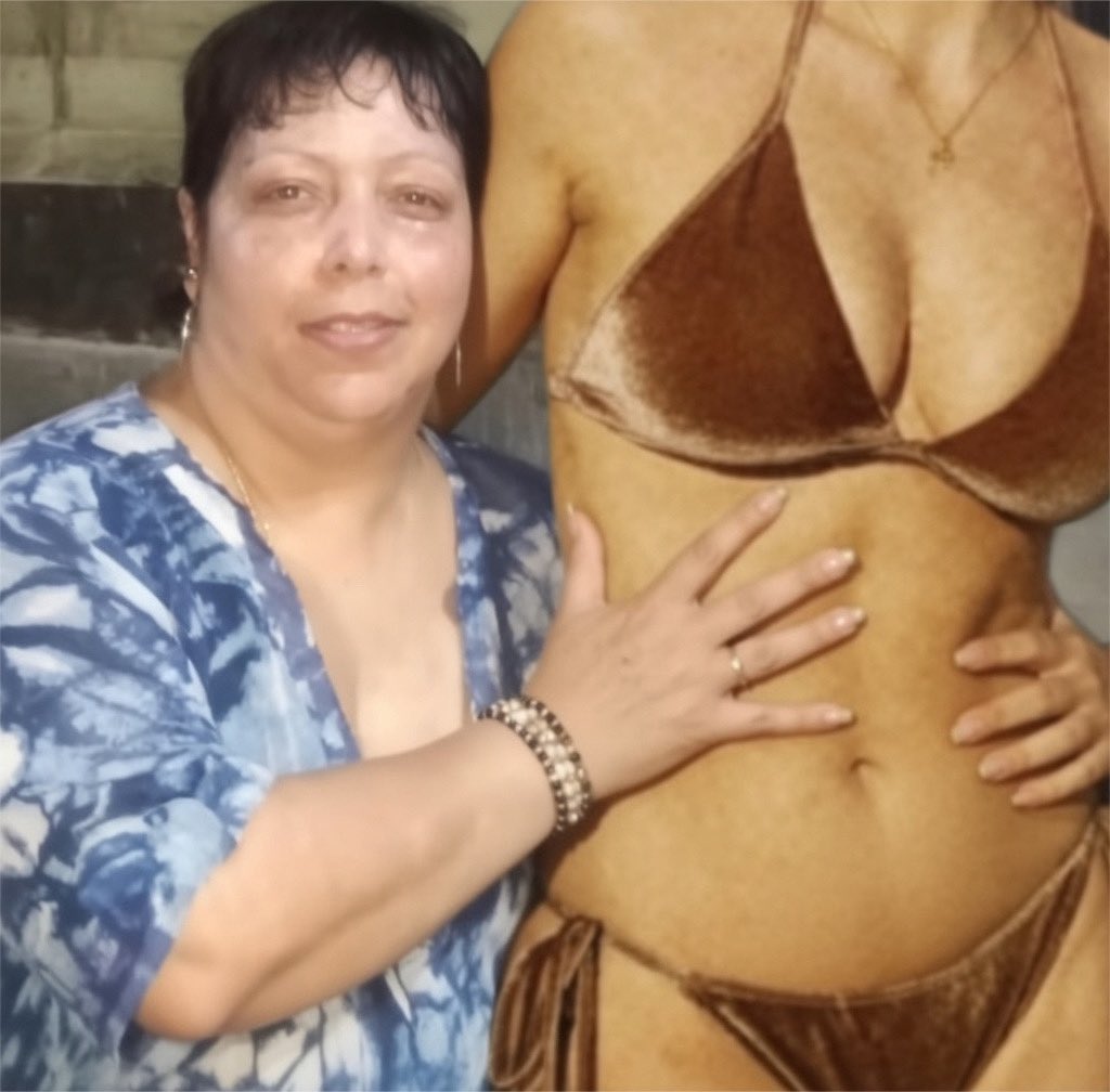 flylikechuu's tweet photo. @estranhomorto eu q não to bem depois dessa foto dela freira lésbica https://t.co/sVteQHF9HM