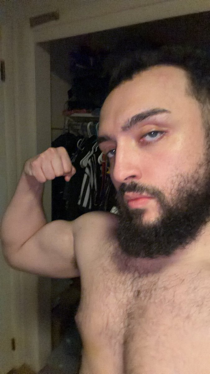 misterstrang3's tweet photo. been eating good but still lifting 🫶 #gym #nyc #beard #blueeyes #muscles #biceps https://t.co/CLV33BCbCv
