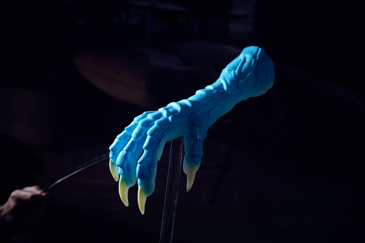 HTDollOfficial's tweet photo. Unveiling the latest masterpiece. 💎🐉 Take a closer look at the stunning craftsmanship of our new fantasy dragon claw series. The seamless blue-to-yellow gradient, realistic scale textures, and premium silicone texture are designed to bring your wild imagination to life. 

Which fantasy creature should we create next? Drop your ideas below! 👇

#fantasytoys #siliconetoys #dragonart #designertoys #monsterart #collectibles #monstergirl #furryart #HTdoll