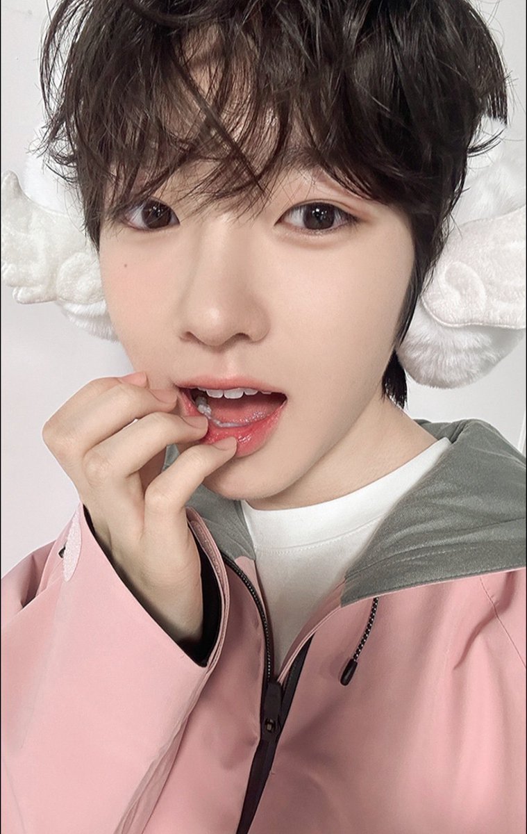 OeOd49's tweet photo. 존예셀카 https://t.co/WhvAJYpPCe