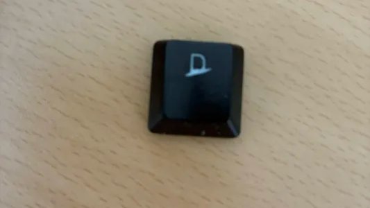 Akine_aka's tweet photo. new keyboard!!
FPSするときに人差し指立て過ぎて爪の部分が横に削れたDキー君ともお別れです… https://t.co/d4tP6LwXLw