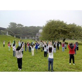 OfficialYGES's tweet photo. 【2年サマプロ】
朝の体操を終え、ネイチャーハイクに出発しました。
楽しみにしていたヤマネミュージアムで学んだり、森の中の散策をしたり、2日目も楽しい時間を過ごしています。、 https://t.co/8hkOCqwbu7