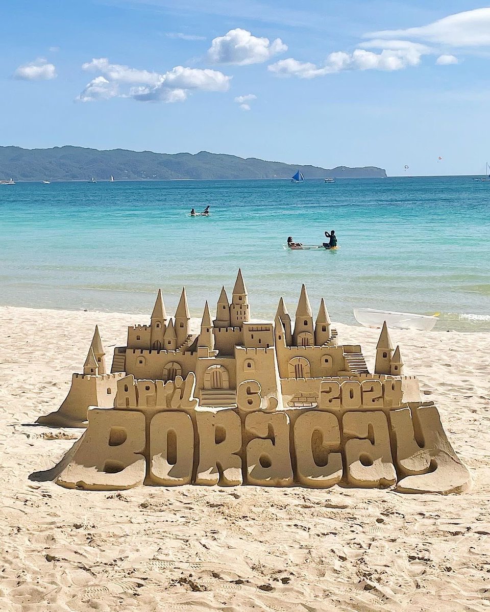 travelgirl_love's tweet photo. 【予算8〜15万円】（3泊4日）

🇵🇭ボラカイ島

真っ白なホワイトビーチと透き通る海が広がる、まさに楽園。
夕暮れのサンセットは、思わず見とれる美しさ🌅
海沿いカフェでのんびり過ごすだけで、最高のご褒美旅に🏝️ https://t.co/jmV4HIFnAB