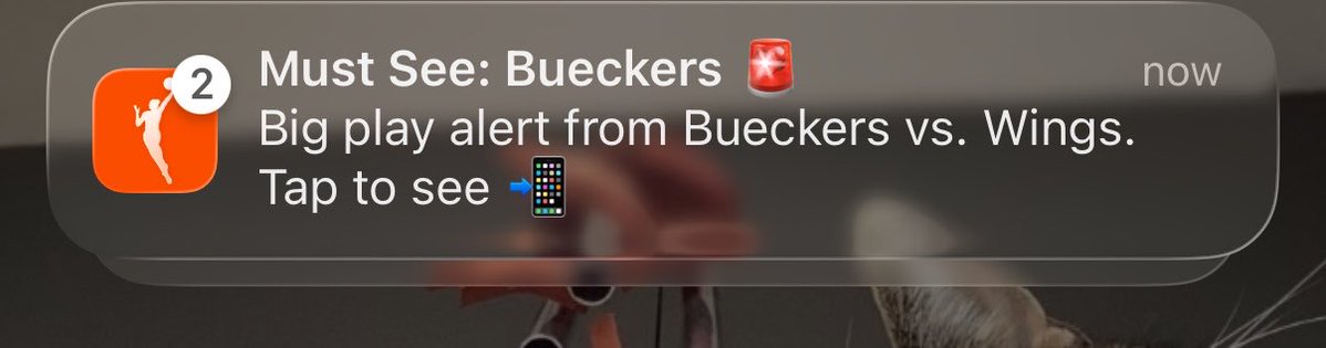 geiselbueckers's tweet photo. bueckers vs wings??😭😭 https://t.co/SLsw8WKIzT