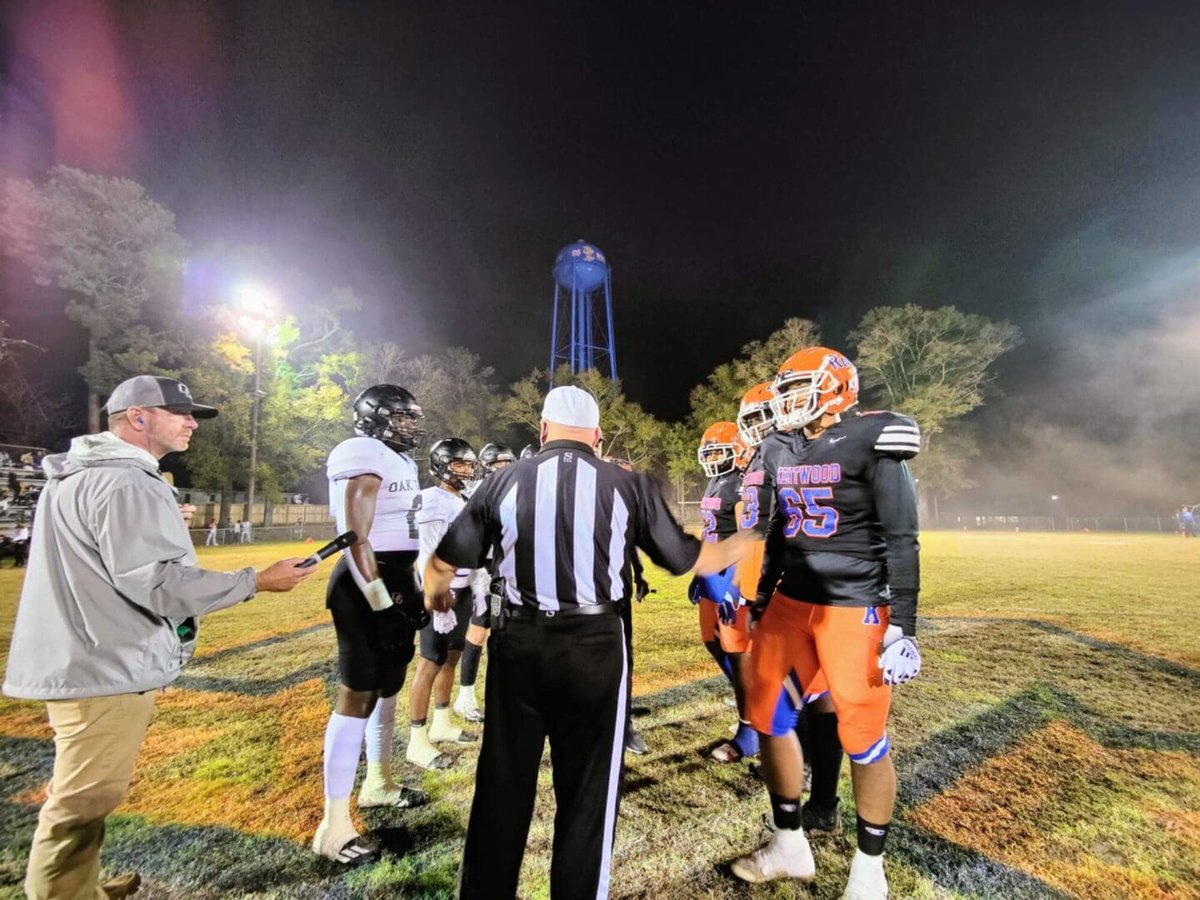 Petty_Murphy318's tweet photo. Kentwood, LA.. Friday night lights under the water tower.. https://t.co/PFc79w0T6W