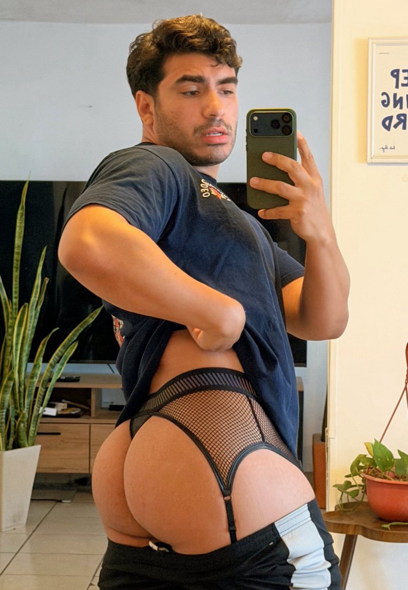 male_hotbooty's tweet photo. - Friday is all about hot #MaleBootySelfie but our way🤤📸 @IsaaiCordova #booty #hottie #sexy https://t.co/avMKTz7aT6