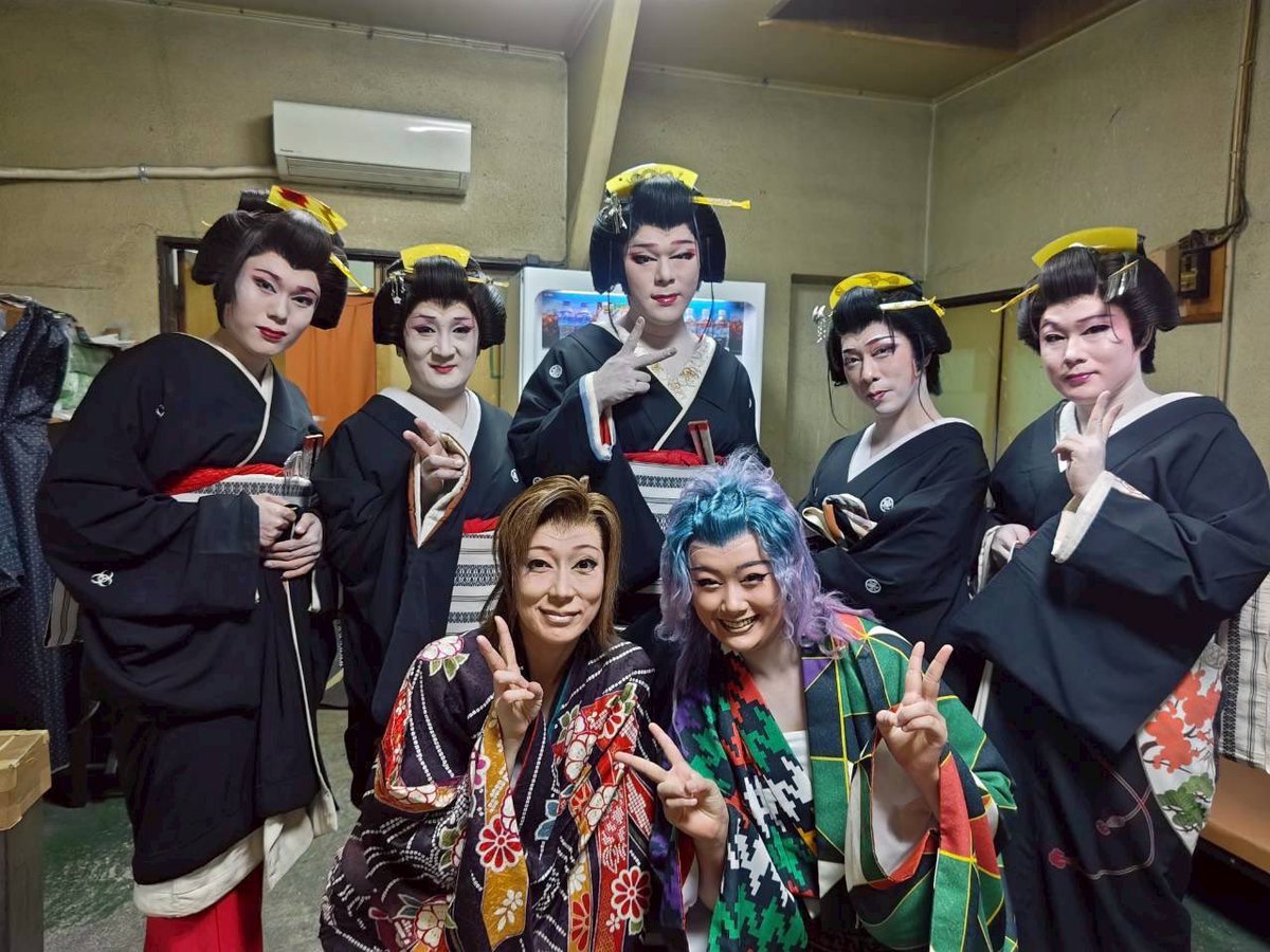 XxITOATSUxX's tweet photo. 大阪に戻りまして
16日はまたまたオーエス劇場
栄都祭りに出演致します！☺️

急遽ですが
19〜21日まで
劇団天虎にゲスト出演します！！
堺東羅い舞座です！
よろしくお願いします！ https://t.co/U36oQ247mJ