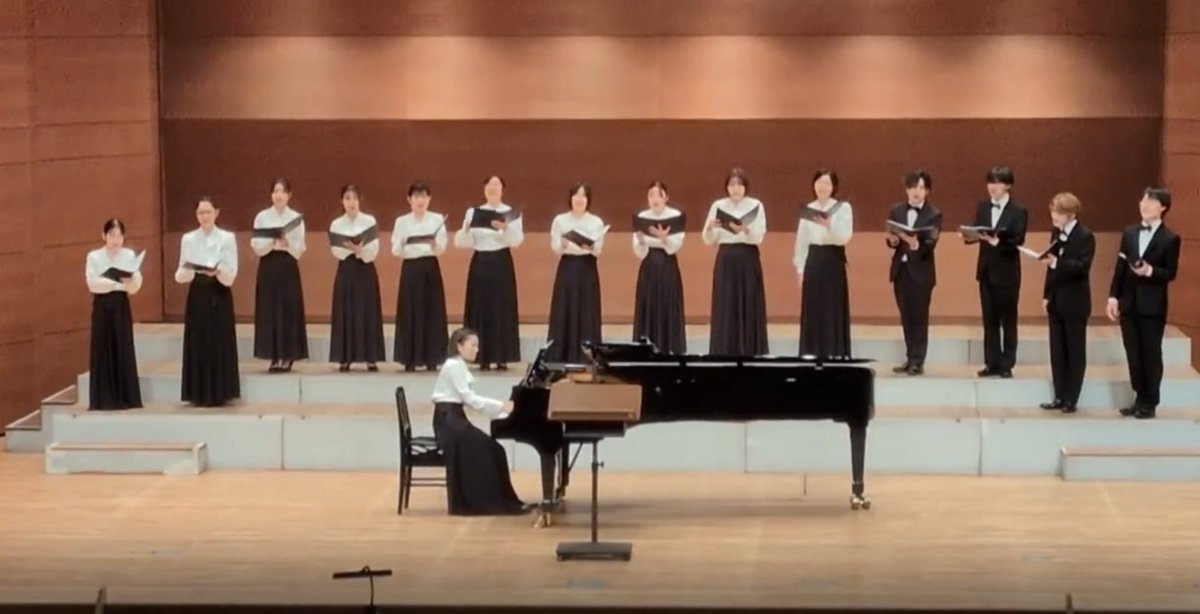 utef_chorus's tweet photo. 7月5日に宗像ユリックスハーモニーホールで「むなかた音楽祭」に出演しました！🎶

日頃の練習の成果を披露し、楽しく歌うことができました✨

宗像市音楽協会創立50周年を記念し、フィナーレでは出演者全員で「釣川」などを合唱🎼
思い出に残る一日となりました🌸

#福教混声
#福岡教育大学混声合唱団 https://t.co/FqjDlrvXWP