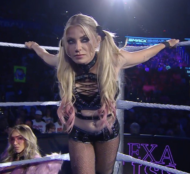 FadeAwayMedia's tweet photo. WE ABSOLUTELY LOVE ALEXA BLISS 🔥

#Smackdown https://t.co/ezZERxDp9X