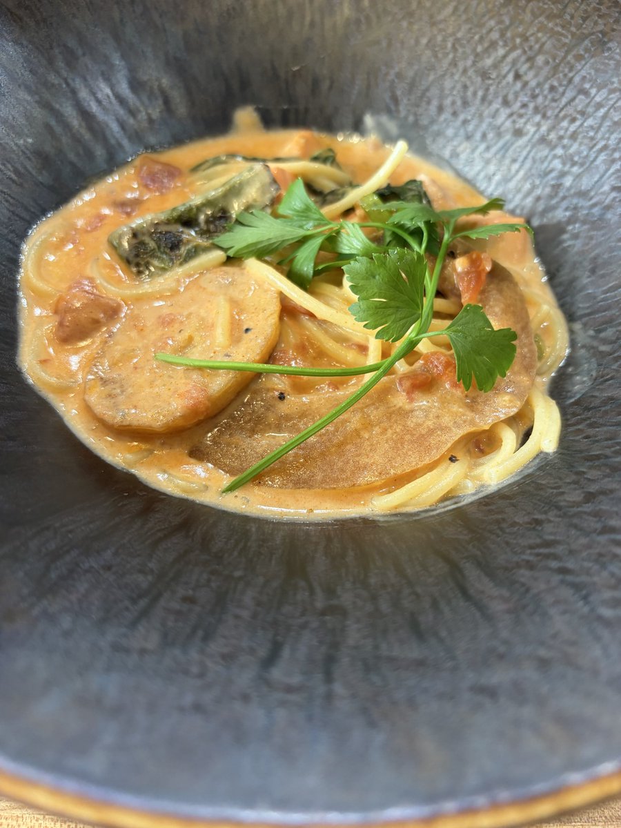 pastanito's tweet photo. パスタ紹介

サーモンと旬野菜のトマトクリームソース https://t.co/PGE64vxA5h