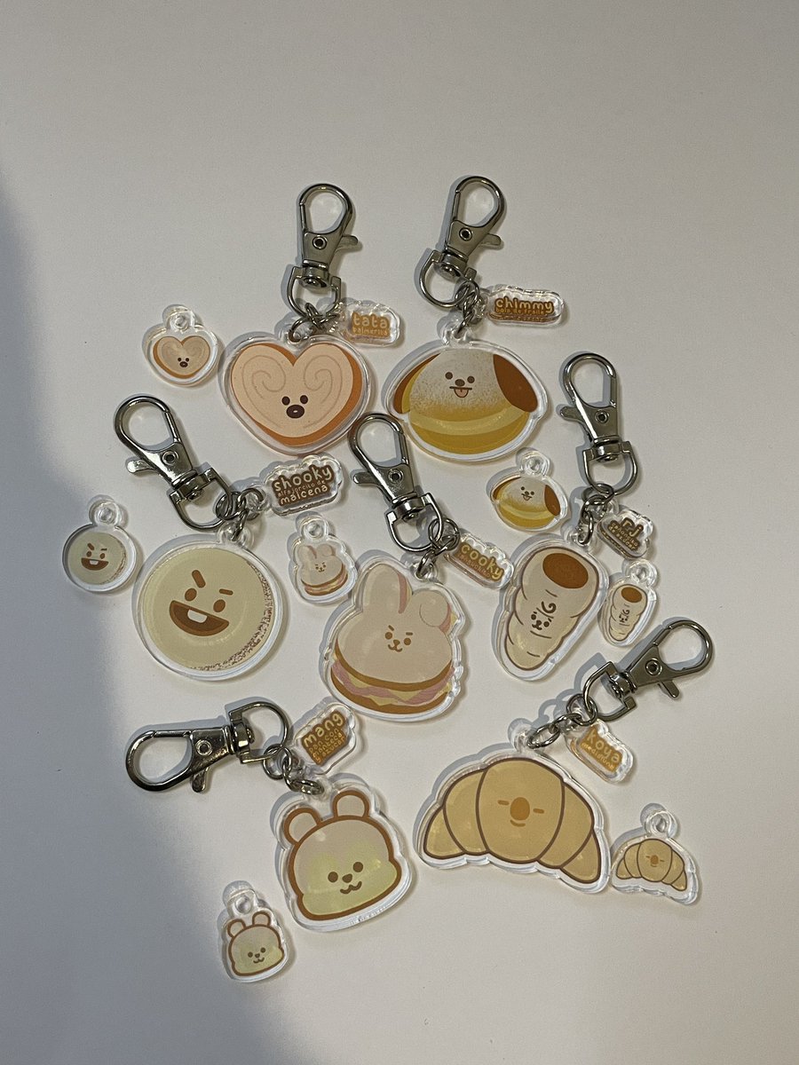 molevirgo's tweet photo. miren de hermosos que quedaron los llaveros de los bt21 como panificados argentinos 🥹🥹 https://t.co/NSaTIxeOMa