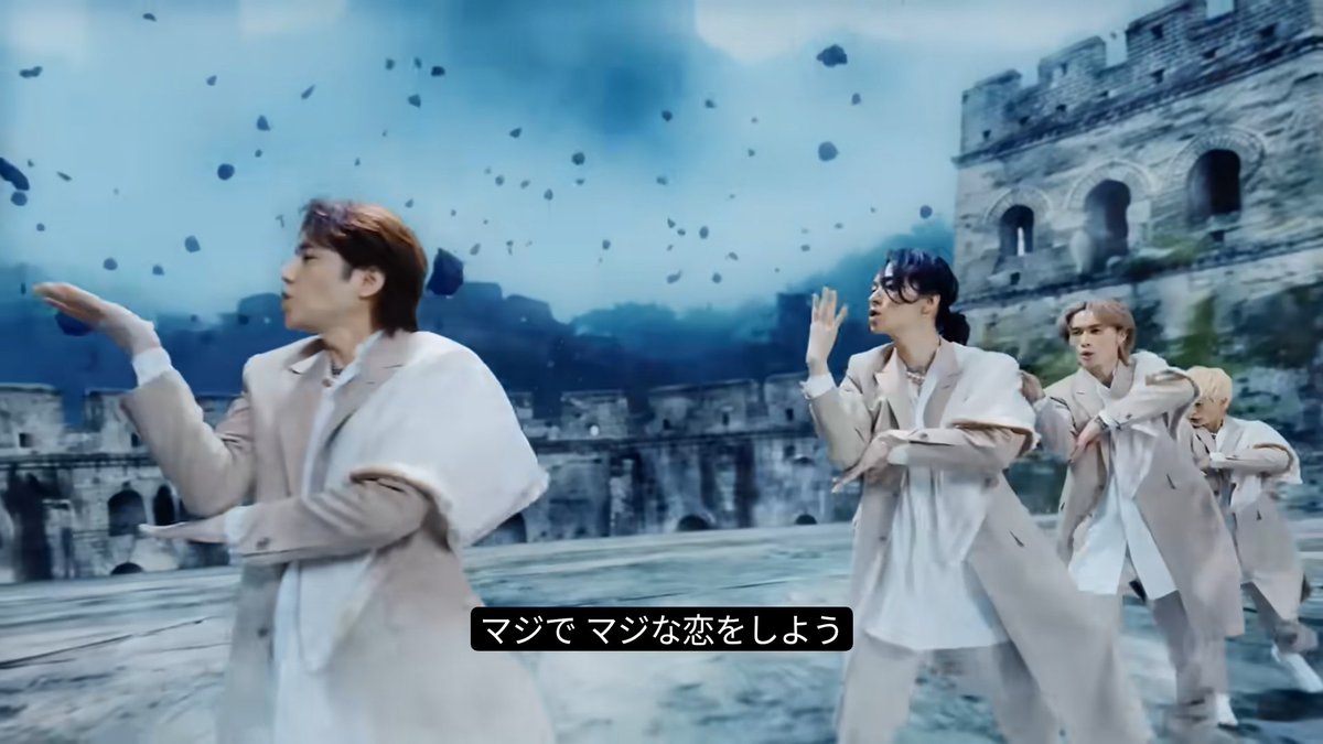 GreatGateGGG's tweet photo. 「マジでマジな恋をしよう」って歌詞の映像じゃなさすぎるだろ https://t.co/pCseHeTZER