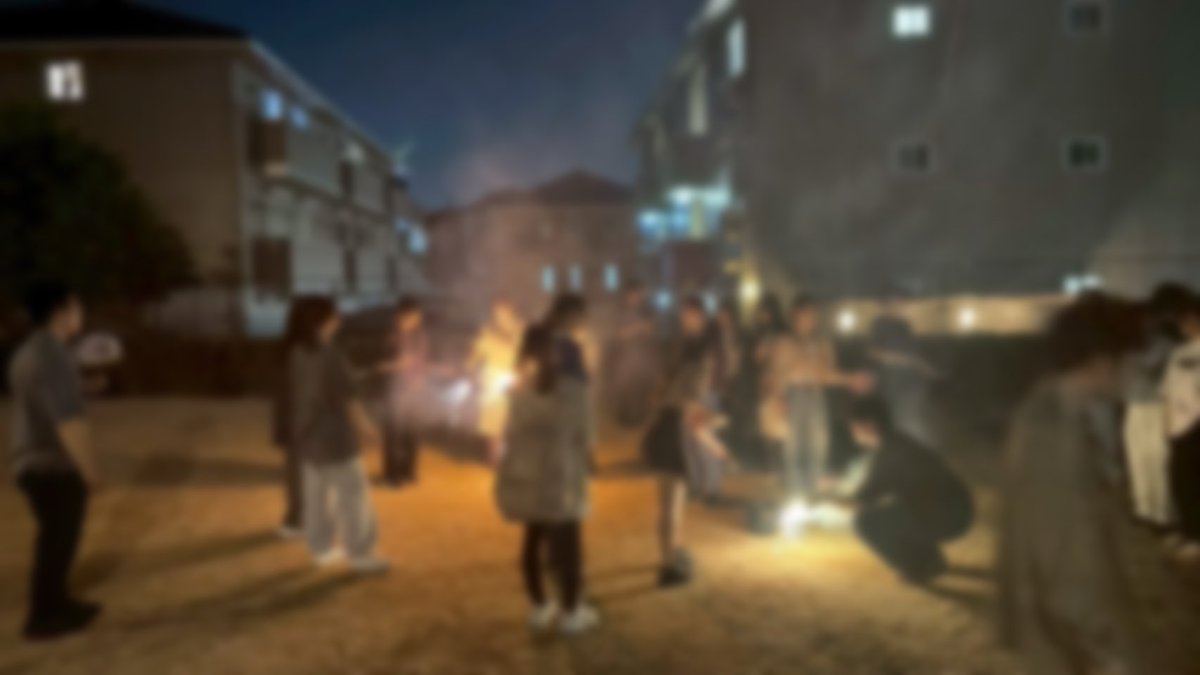 piano_asu's tweet photo. 7月8日（水）には夏イベを行いました！！　

トランプ最強、最弱決定戦
その後にはみんなで花火をしました！

夏っていいね！！(⌒▽⌒)

#愛知淑徳の平和サークルならピアノ同好会 https://t.co/USR5zW0Jm8