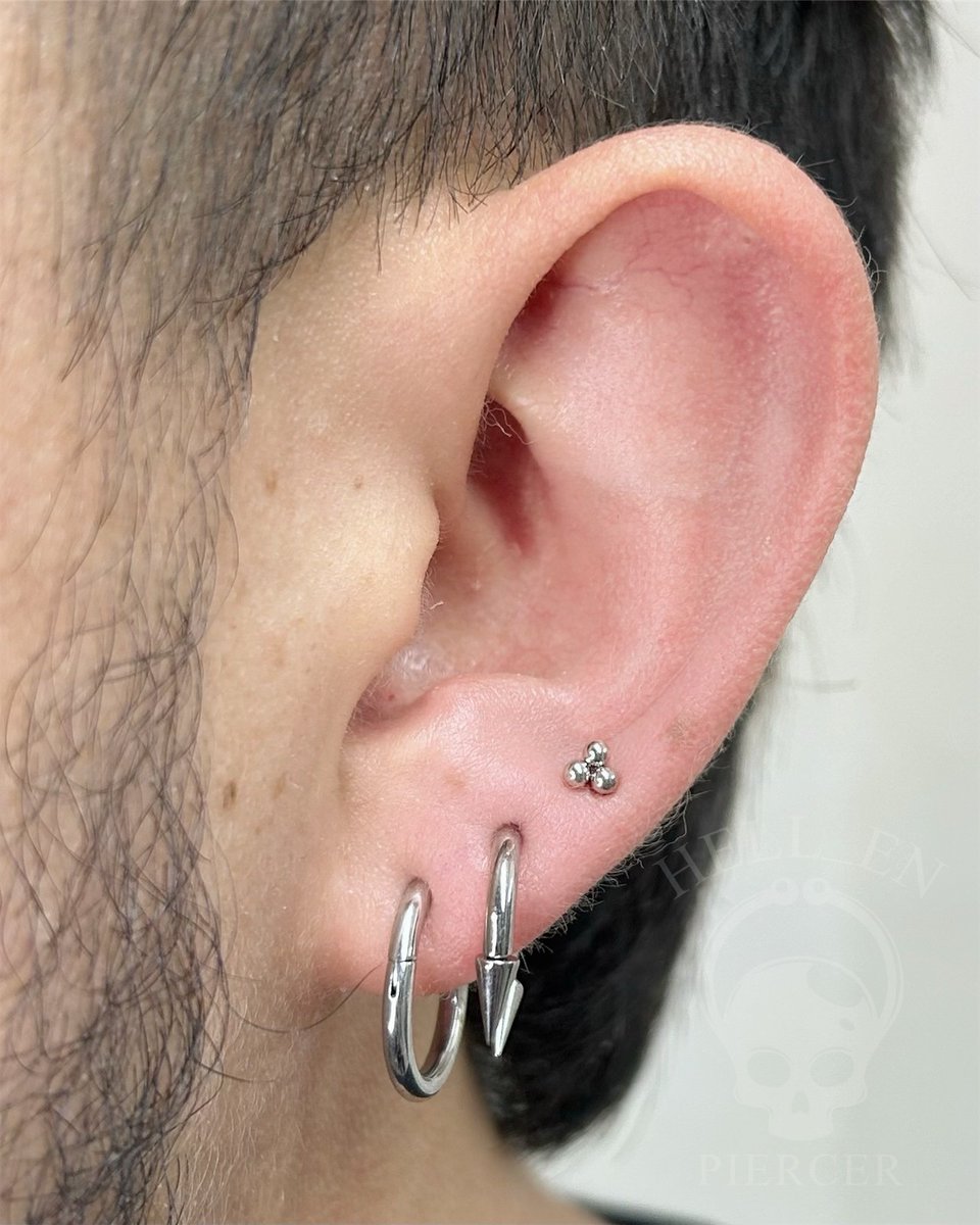 hell_enpiercer's tweet photo. Con los cuidados adecuados, tiempo y mucha paciencia las perforaciones de lóbulo de David van cicatrizando sin problemas.🔥

Upper lobe piercings con Joyería de titanio.🖤

#perforaciones #piercing #perforaciondeorejas #lobulopiercing #bogota https://t.co/OJVdVAvamd