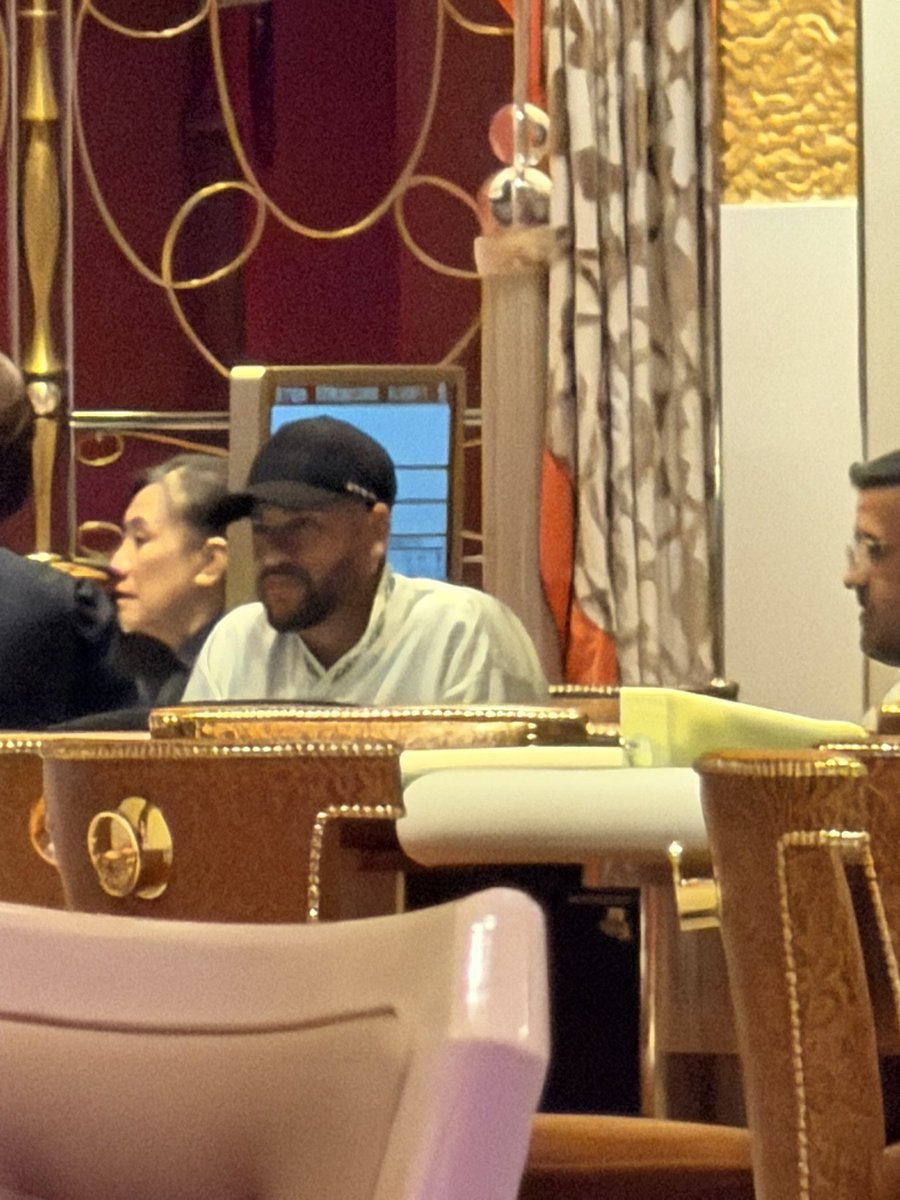 jmoralest10's tweet photo. I just saw Neymar gambling here in Vegas https://t.co/y2oMPyI036