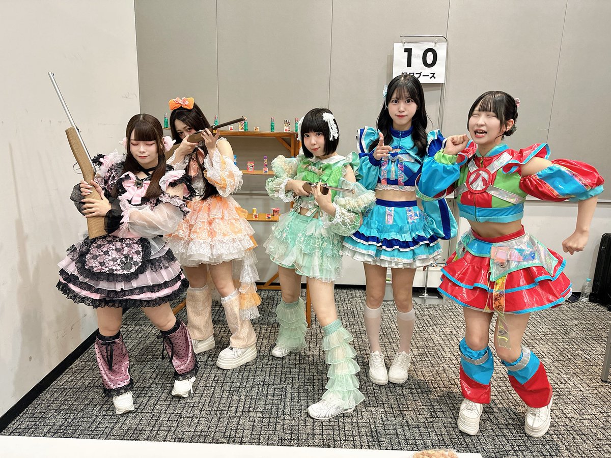 buppan_offi's tweet photo. 🎆 #SPARK2026 渋谷納涼祭 縁日🎆

ぶっパンは射的です🔫

参加券一枚で持ち玉5発
※3個以上当てても景品は最大2個まで
・参加賞 2S写メ
・1発当てたらサイン有りチェキ1枚
・2発当てたら10秒動画
・3発以上はその分チェキ、動画、写メ選べるを選べます。

#ぶっパン https://t.co/1jbdPGPSvY