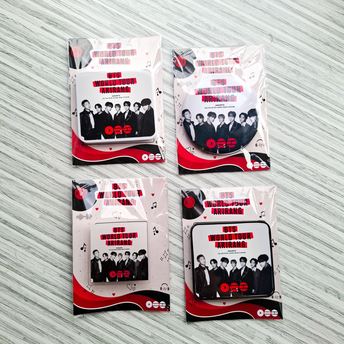 vancraftae's tweet photo. Army masih bingung mau bawa freebies apa untuk konser BTS Arirang nanti atau gak punya waktu buat bikin sendiri?

Boleh cek "Arirang Freebies Set" buatanku myy. Ada pocket mirror, folded mirror, dan popsocket. Harga mulai dari 13ribuan aja udah sepaket sama alas dan plastik packing-nya.

Minimal order 9 pcs bisa request QR code dan username sosmed kamu yaa myyy. Custom foto atau nama negara? Bisa banget!!

Bisa kirim ke Malaysia dan Singapore juga yaa my. Yukk dm aku untuk detail lebih lanjut 💜