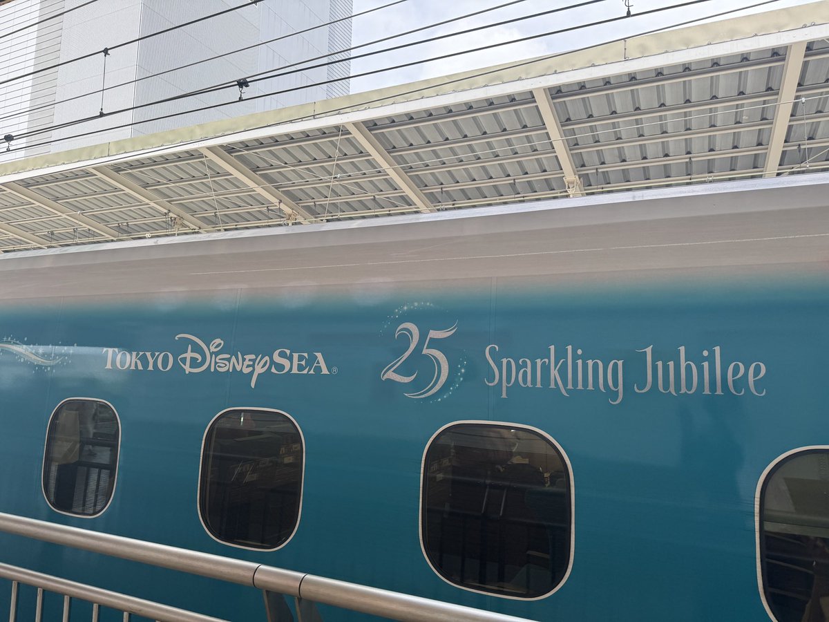 arsduffy's tweet photo. ディズニー新幹線に出会った✨ https://t.co/BOJehx0Rok
