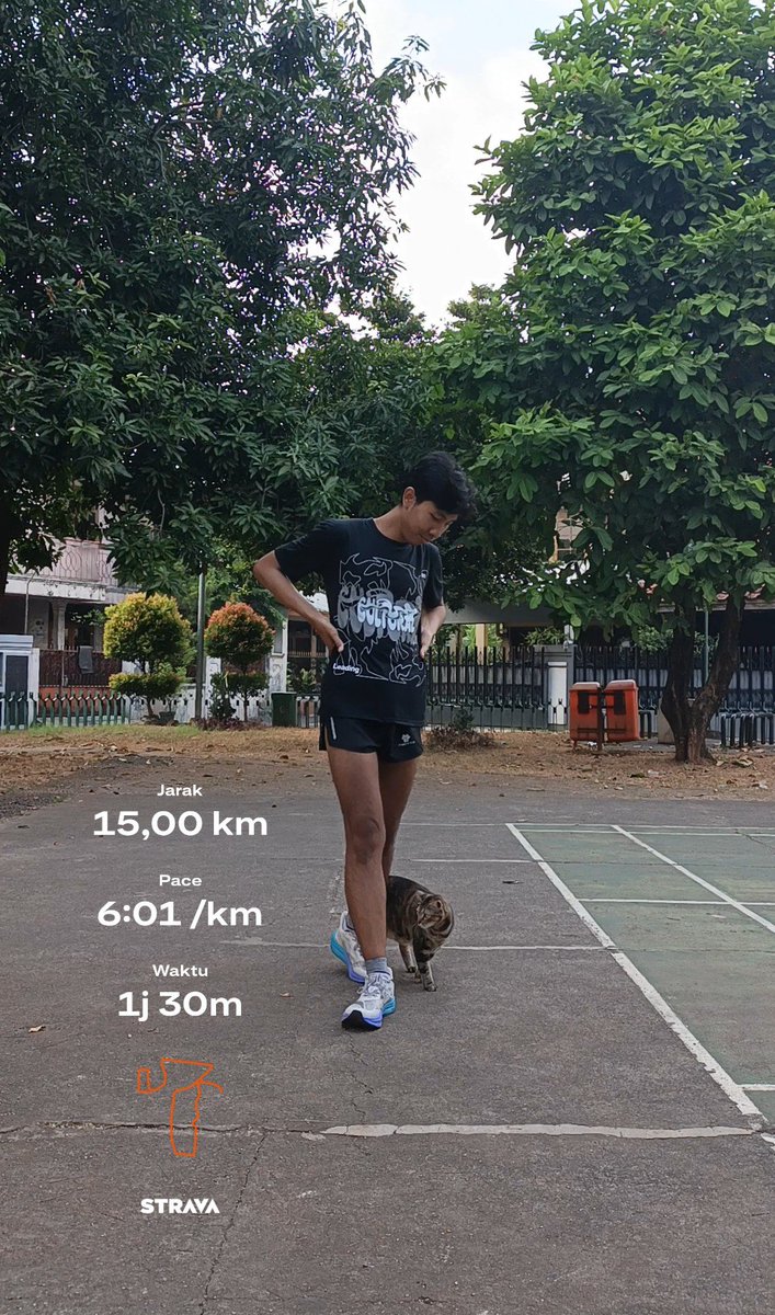 JustSaySpring's tweet photo. Beres lari pagi ini di temenin si meenngg ini 😽 https://t.co/XFlV7TNOmY