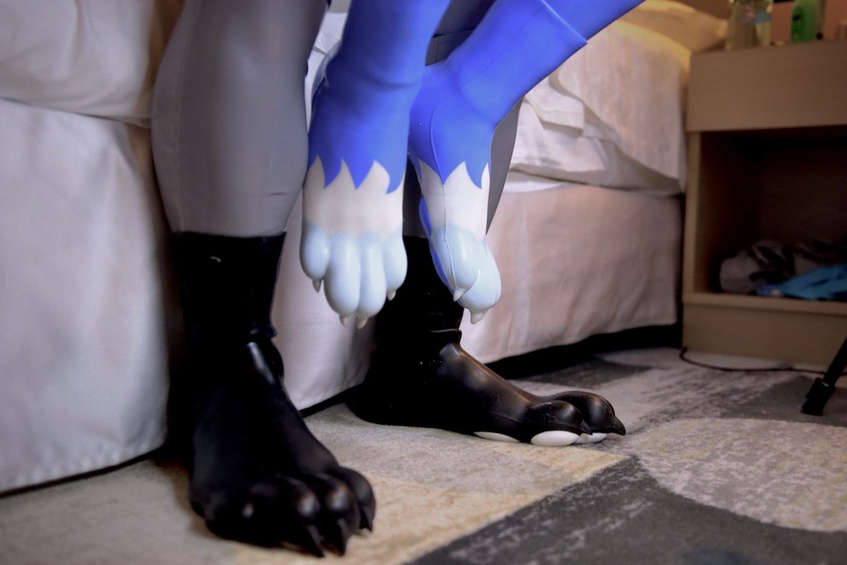 canducedmart's tweet photo. My brother's is so big and strong🥵
🐾  @a09174560251
📷 :  @sweetchocomilk6
#FursuitFriday https://t.co/QE58qUzrVJ