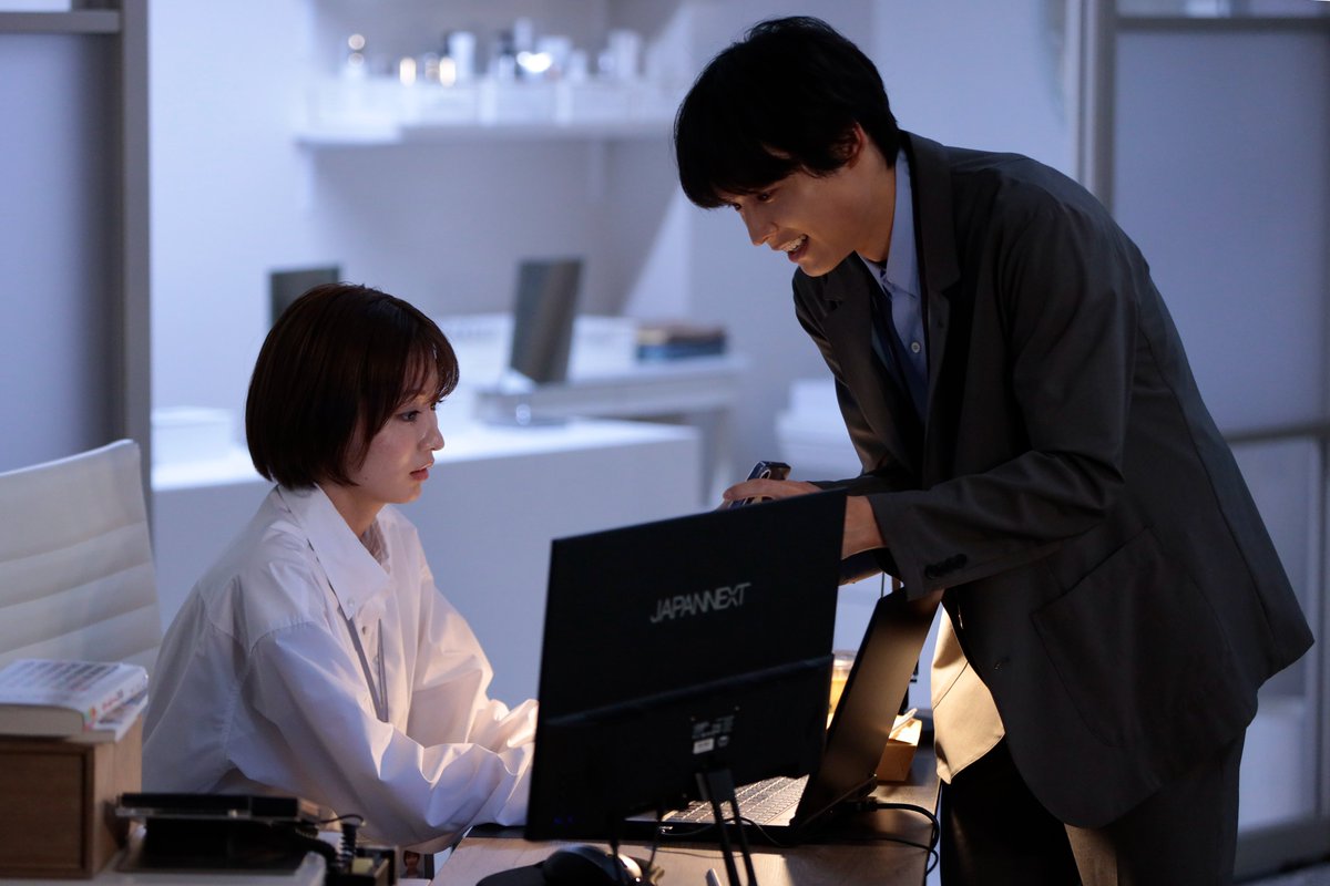 modelpress's tweet photo. 【放送直前📺️】
「告白－25年目の秘密－」第1話

25年間麻里子（岡崎紗絵）を見守り続けてきた爽太（松村北斗）

初めて声をかけた日から純愛が狂気じみていく

📸場面写真・あらすじ
https://t.co/k2IbQLOMwb

#土ドラ告白 https://t.co/x7JWJarSfB