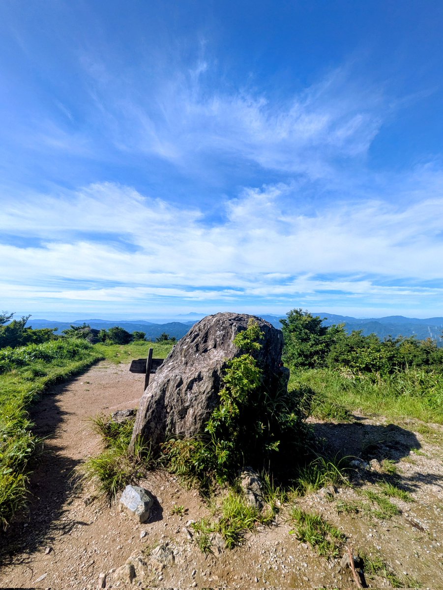 rinsei1967's tweet photo. 残業明けで体調イマイチながら雷山登山！暑い🥵ペースダダ落ち😵。それでもとってもいい天気💯。連日の雨で通行止め箇所があるので事前把握よろしくです。
＃糸島市 ＃雷山 #登山 https://t.co/ybz6OzyFMf