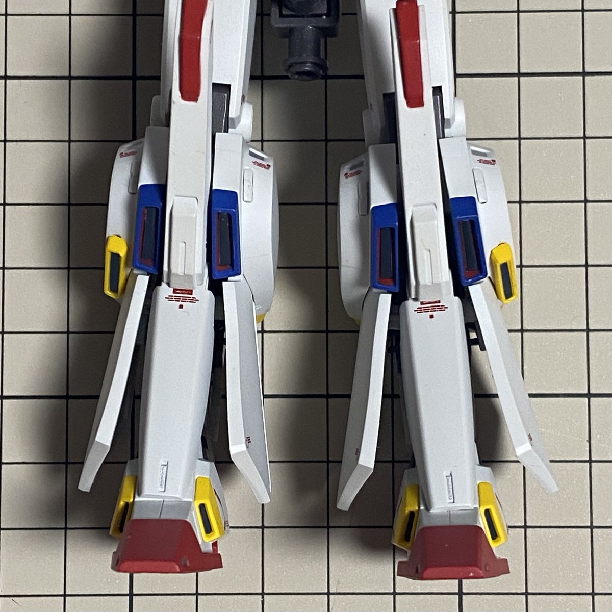 ka signatureのZZガンダムのスソ 少し広げすぎたかなと思ってたので