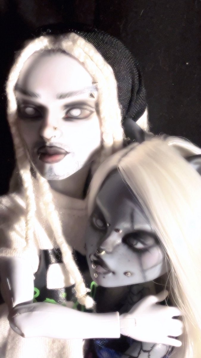 Rvbydolls's tweet photo. Father-daughter duo💗(I’m too lazy to dig Ali out to “complete” this family photo💀)
#monsterhigh #dolltwt #repaint https://t.co/GsVYImZ99J