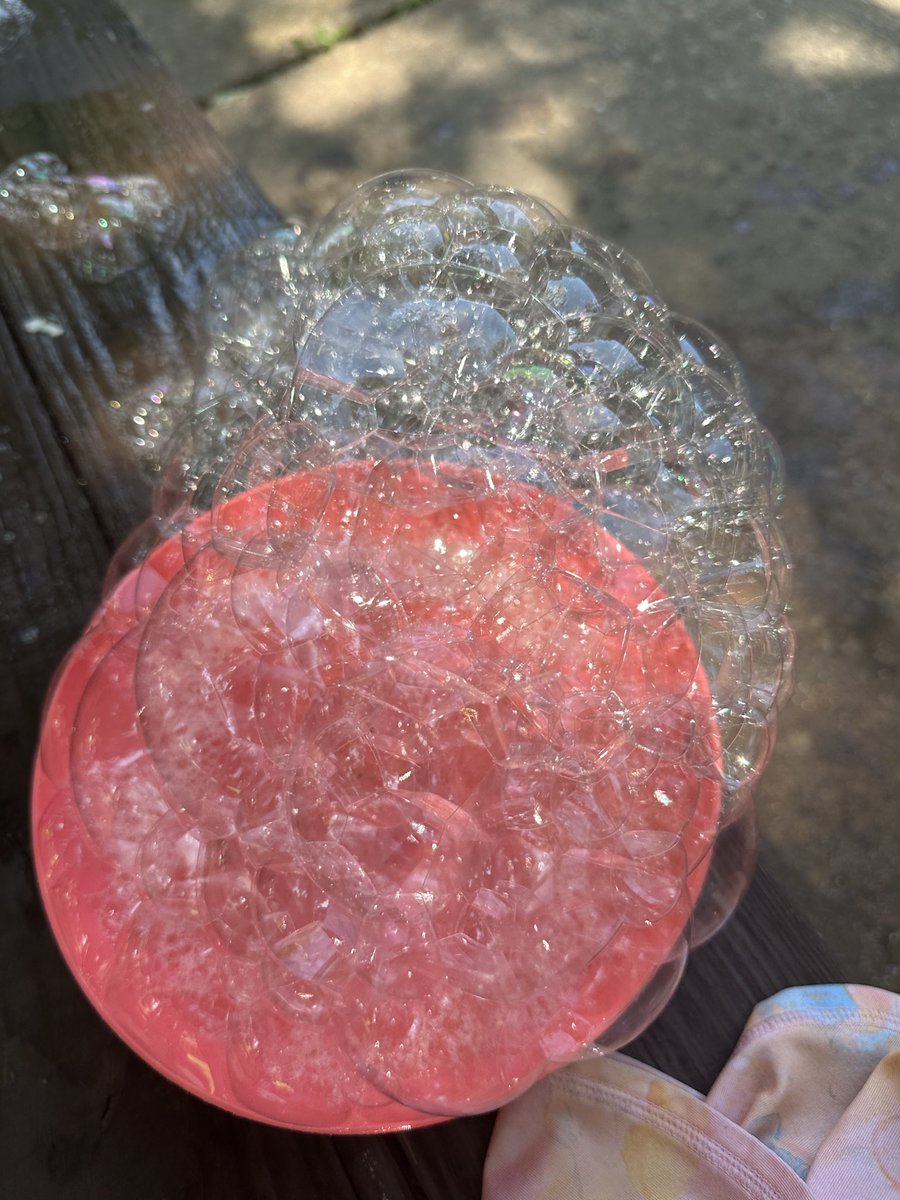 deb_judson's tweet photo. Fascinating Skies Today &amp; playing w/ bubbles today w/ kids. 
Looks like a plasma planet. @fahey_dennis @IonisedSkyWatch 
💎💎💎 https://t.co/B4jaDHExOg