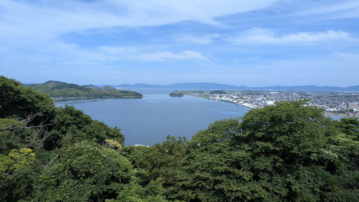 inomasashi's tweet photo. 続日本100名城 米子城
OLらしき服装の女子が何人も城に登ってました。
あの服装で日傘さして、よく登ってこれたもんや。 https://t.co/d8iXQSV8tq